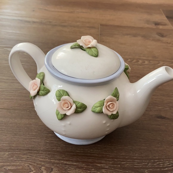 Teapot - Picture 5 of 11